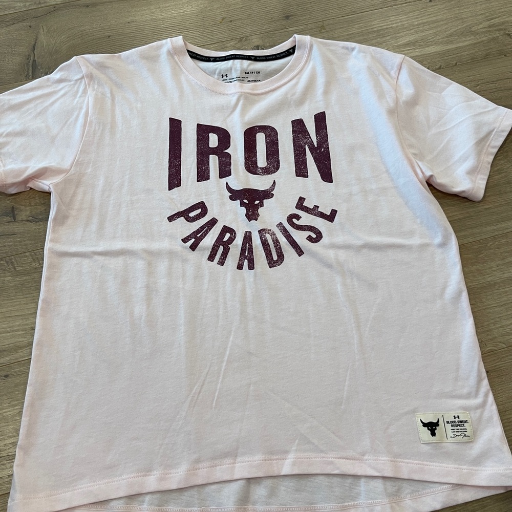 Womens under armour heat gear tee.